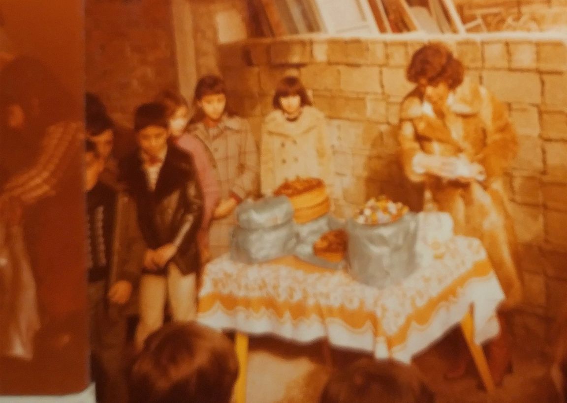 Παλιά φωτογραφία από κοινωνικές δράσεις των φροντιστηρίων Κίννικ